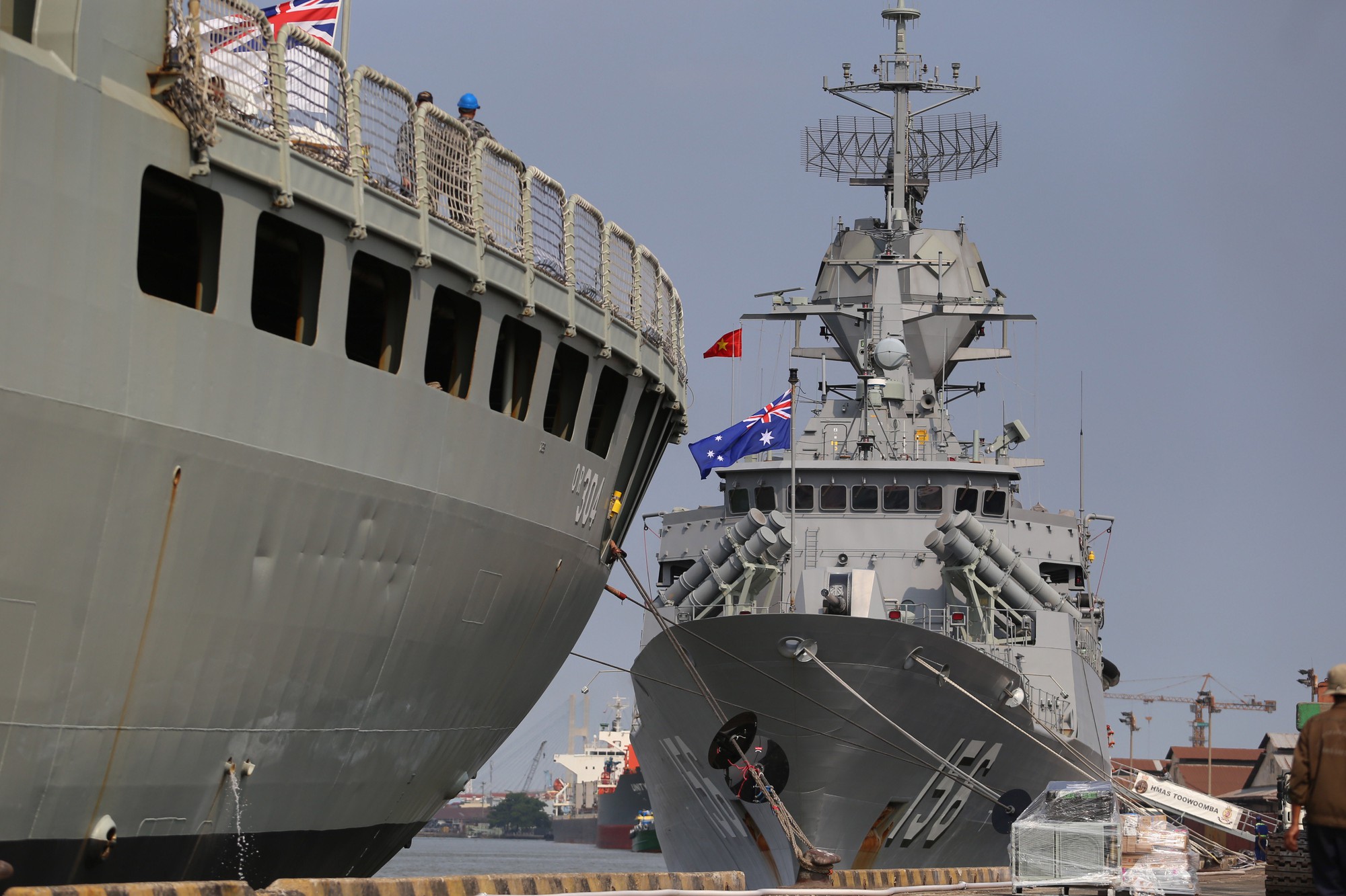 Cận cảnh bộ 3 tàu Hải quân Hoàng gia Úc thăm TP HCM - Ảnh 8.