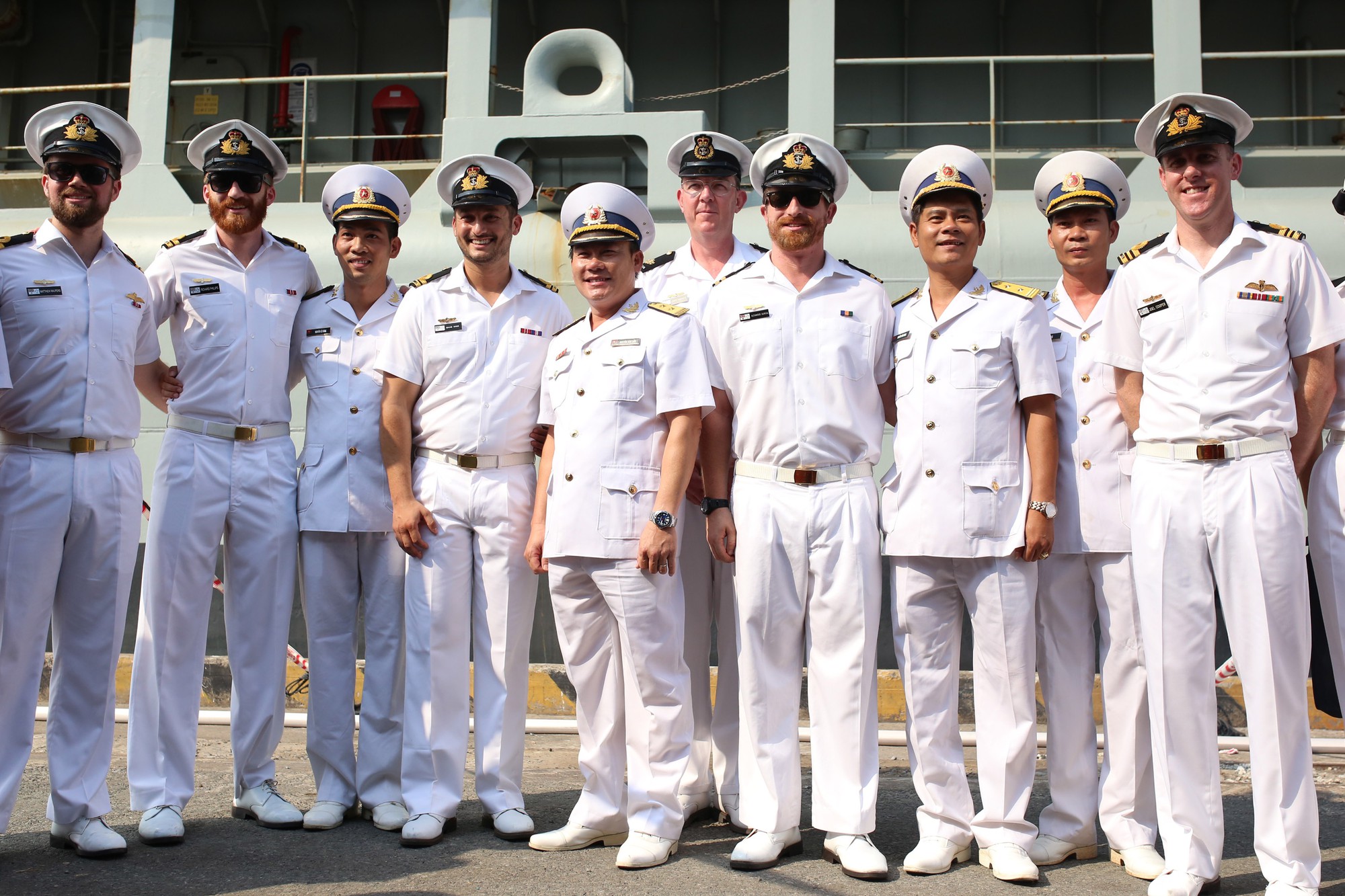 Cận cảnh bộ 3 tàu Hải quân Hoàng gia Úc thăm TP HCM - Ảnh 7.