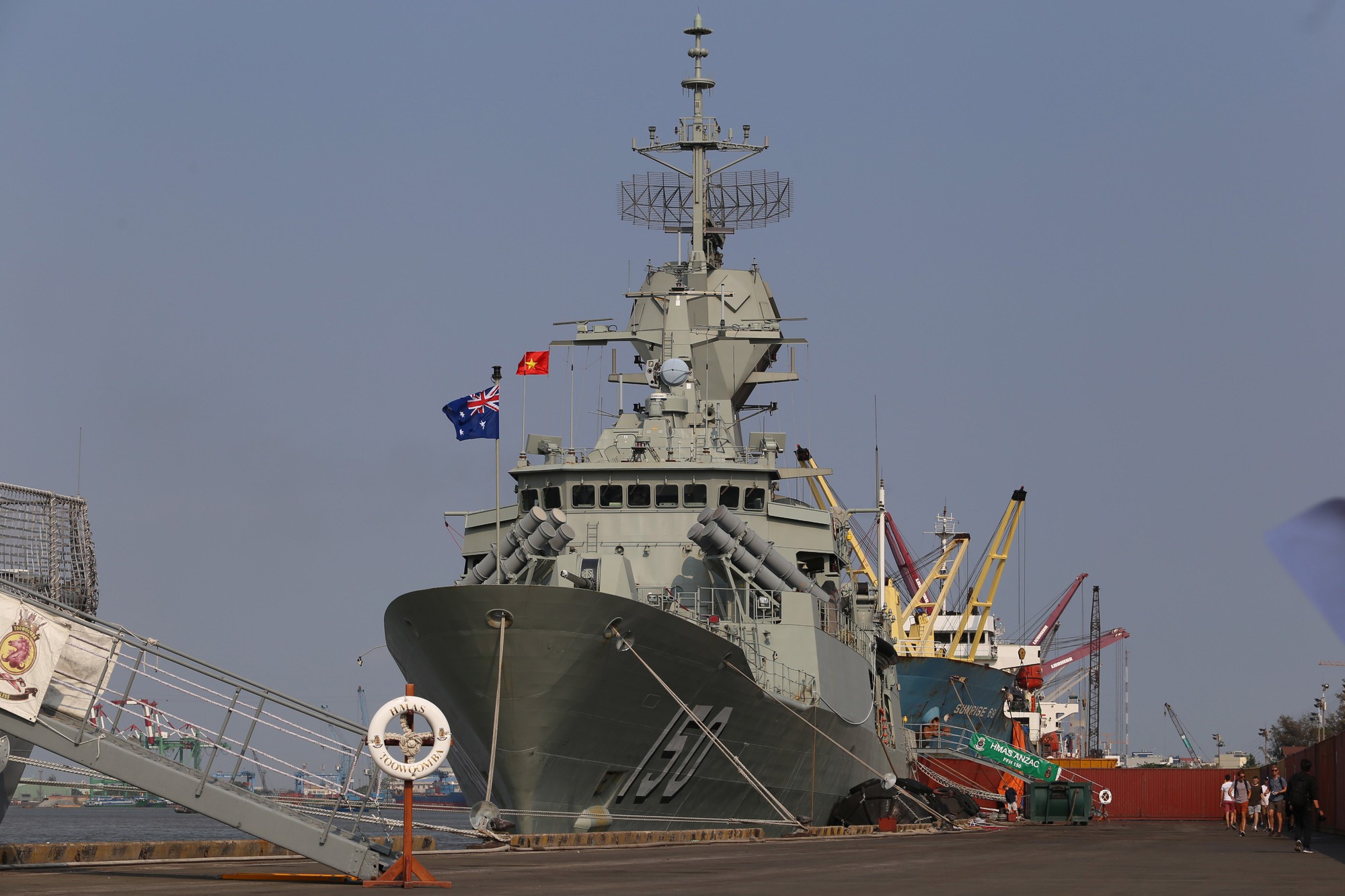 Cận cảnh bộ 3 tàu Hải quân Hoàng gia Úc thăm TP HCM - Ảnh 1.