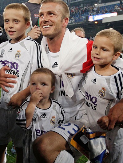 Gia đình hạnh phúc của Beckham và 4 người con sau 20 năm - Ảnh 3.