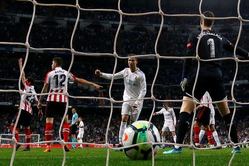 Cú đánh gót bạc tỉ, Ronaldo cứu giá Real Madrid sân nhà - Ảnh 6.