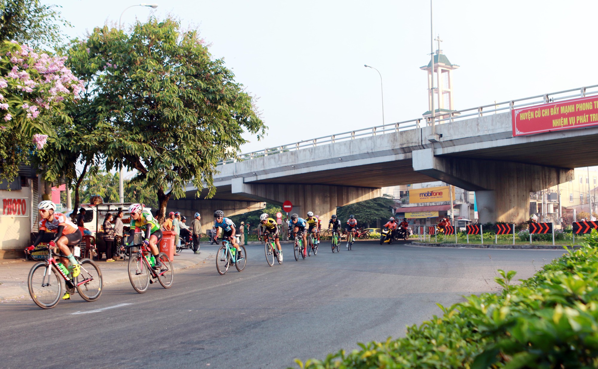 Tay đua Lê Nguyệt Minh thể hiện sức mạnh khi về đồng bằng - Ảnh 1.