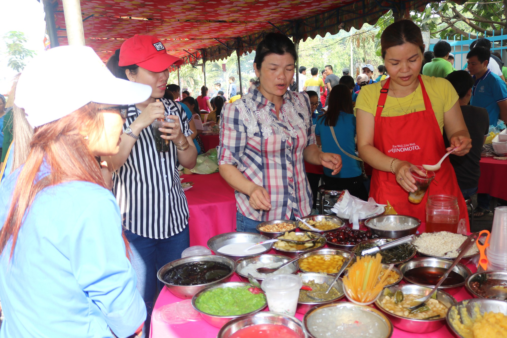 Nhiều hoạt động chăm lo cho công nhân khó khăn - Ảnh 4.