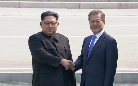 Hành trang lạ của ông Kim Jong-un mang tới Thượng đỉnh Hàn-Triều - Ảnh 2.