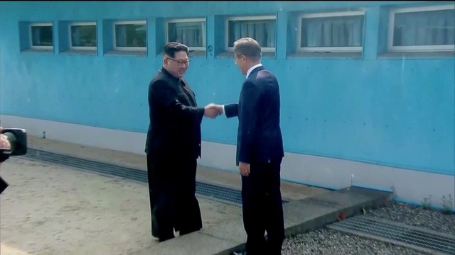 Video: Những khoảnh khắc khác thường ở biên giới liên Triều - Ảnh 3.