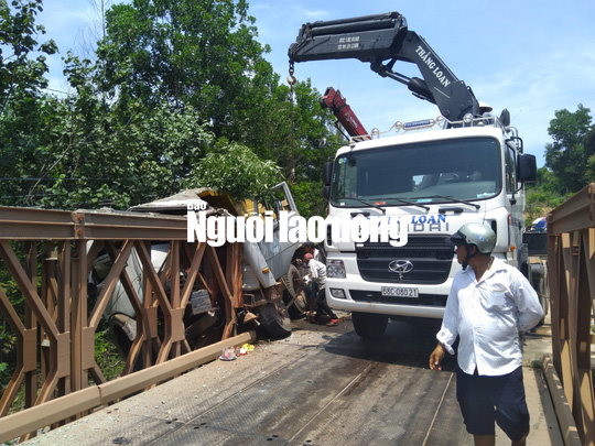 Xe tải đâm vào thành cầu ở Phú Quốc, tài xế chết thảm trong cabin - Ảnh 1.