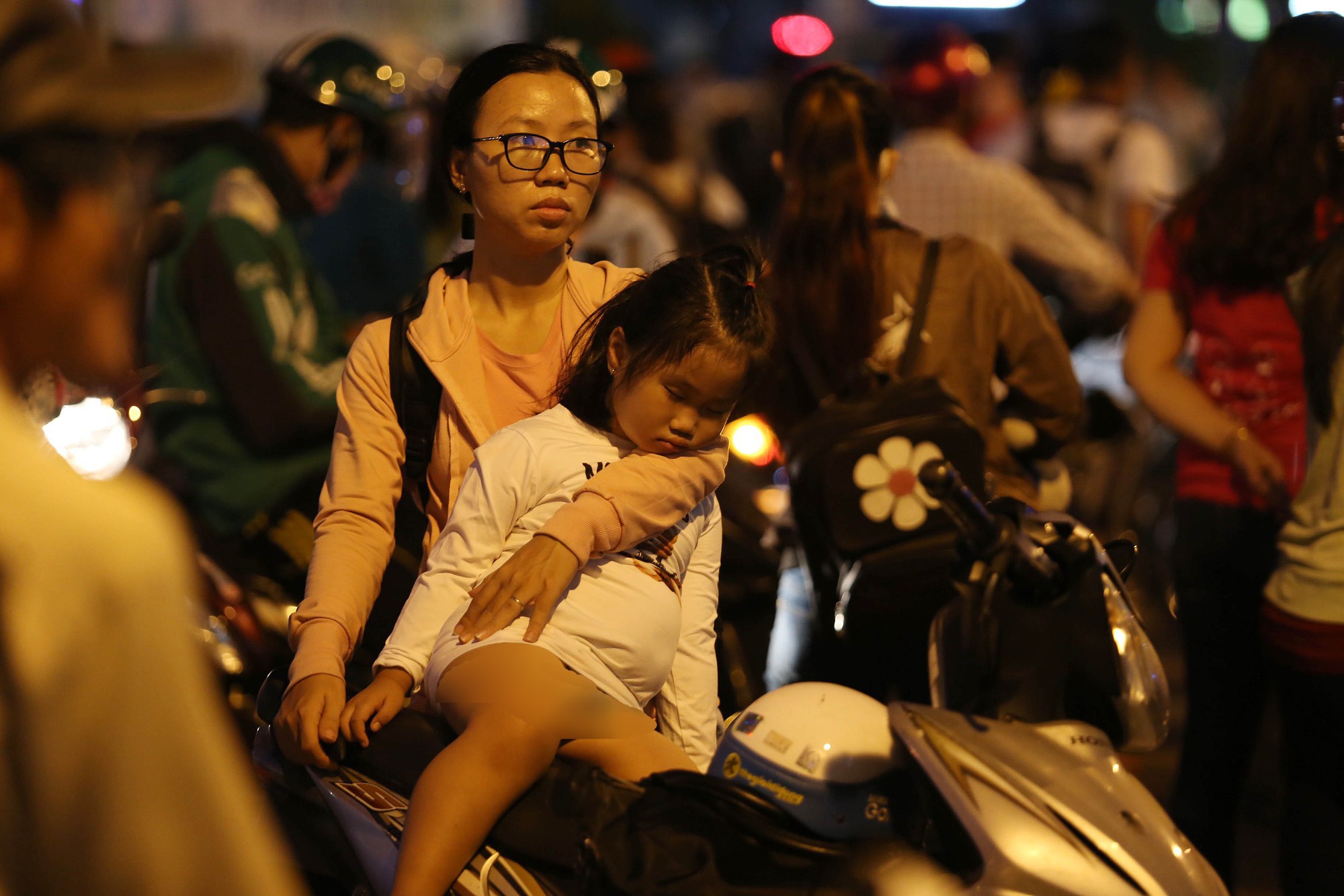 Về quê nghỉ lễ, hàng ngàn người kẹt cứng ở cửa ngõ phía Tây Sài Gòn - Ảnh 10.