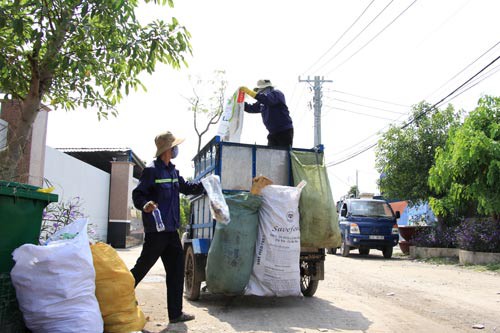 Tiết kiệm tiền tỉ từ đấu thầu rác - Ảnh 1.