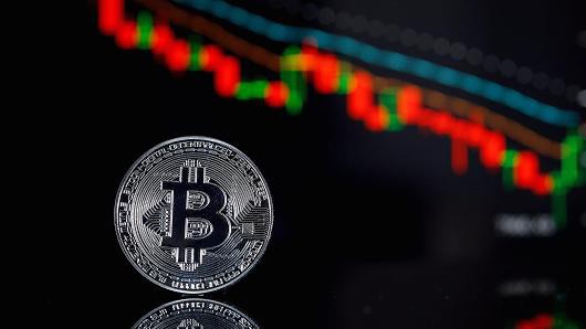Bitcoin rớt giá thê thảm, xuống dưới 7.000 USD - Ảnh 1.