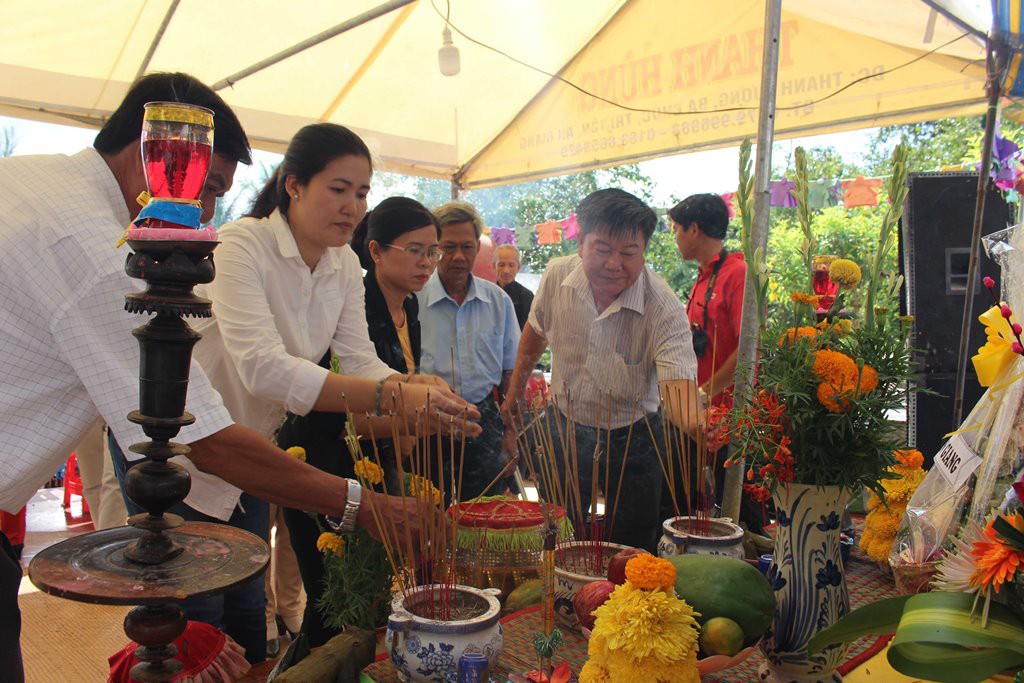 Nghẹn ngào tại lễ giỗ tập thể 3.157 người bị thảm sát ở Ba Chúc - Ảnh 2.