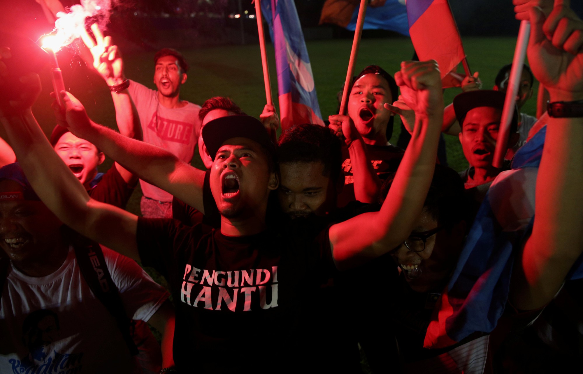 Bầu cử Malaysia: Cựu Thủ tướng 92 tuổi Mahathir thắng vang dội - Ảnh 8. Bầu cử Malaysia: Cựu Thủ tướng 92 tuổi Mahathir thắng vang dội - Ảnh 8.