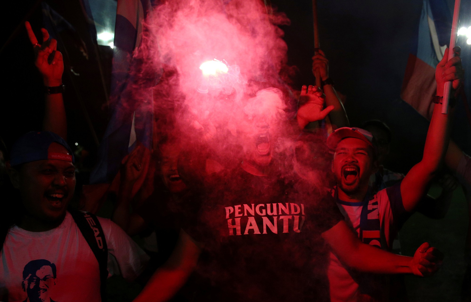 Bầu cử Malaysia: Cựu Thủ tướng 92 tuổi Mahathir thắng vang dội - Ảnh 7. Bầu cử Malaysia: Cựu Thủ tướng 92 tuổi Mahathir thắng vang dội - Ảnh 7.