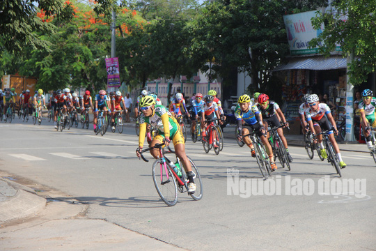 Dân Phú Quốc chen nhau xem đua xe đạp tranh Cúp “Gạo hạt ngọc trời” - Ảnh 5.