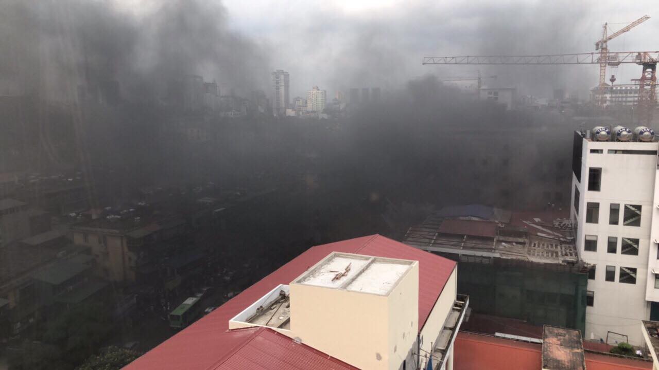 Cháy lớn tại Bệnh viện Việt-Pháp - Ảnh 2.
