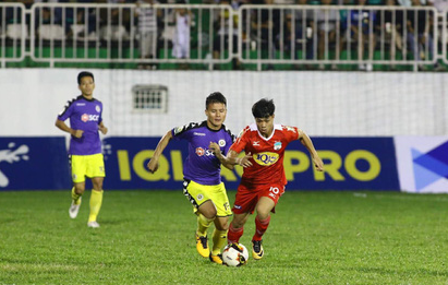 Hà Nội FC bị 2 thẻ đỏ: Trọng tài không bênh HAGL - Ảnh 7.