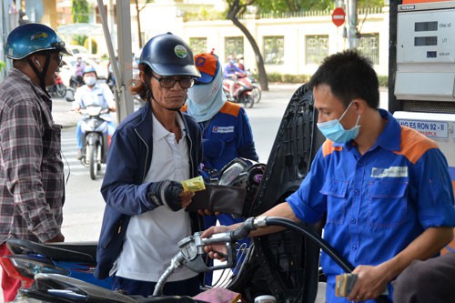 Chưa phải lúc tăng thuế môi trường xăng dầu - Ảnh 1.