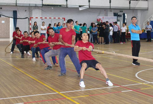 Tạo sân chơi cho công nhân - Ảnh 1.