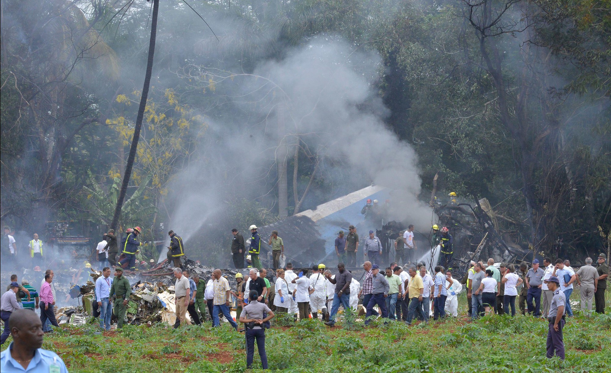 Vụ rơi máy bay Cuba: Xác máy bay vương vãi, hành khách thiệt mạng gần hết - Ảnh 1.