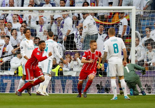 Người hùng Cuneyt Cakir trao vé chung kết cho Real Madrid - Ảnh 3.