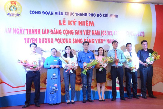 Tuyên dương công chức, viên chức tiêu biểu - Ảnh 1.