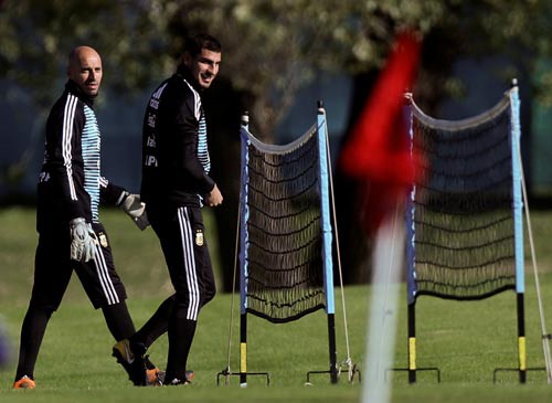 Tiến tới World Cup 2018: Argentina, Anh âu lo về một nửa sức mạnh - Ảnh 1.