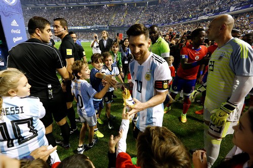 Giao hữu: Messi lập hat-trick, Argentina đè bẹp tí hon Haiti - Ảnh 2.