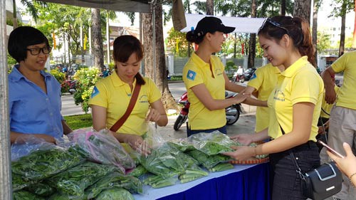 Gây quỹ chăm lo cho công nhân khó khăn - Ảnh 1.