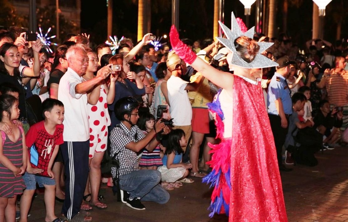 Hàng vạn người hòa nhịp cùng đêm Carnaval đường phố DIFF 2018 Đà Nẵng - Ảnh 7.