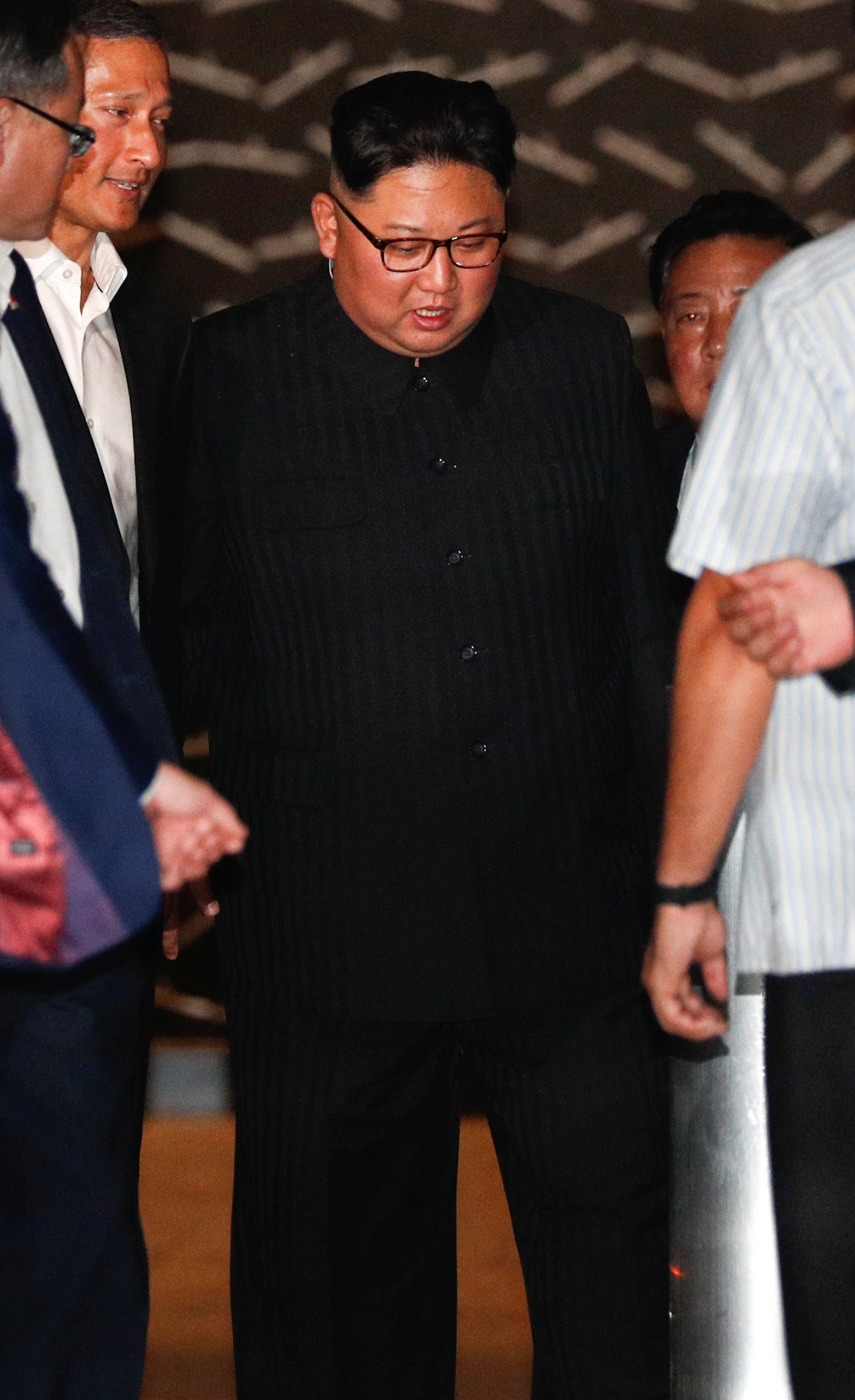 Ông Kim Jong-un dạo phố đêm Singapore - Ảnh 7.