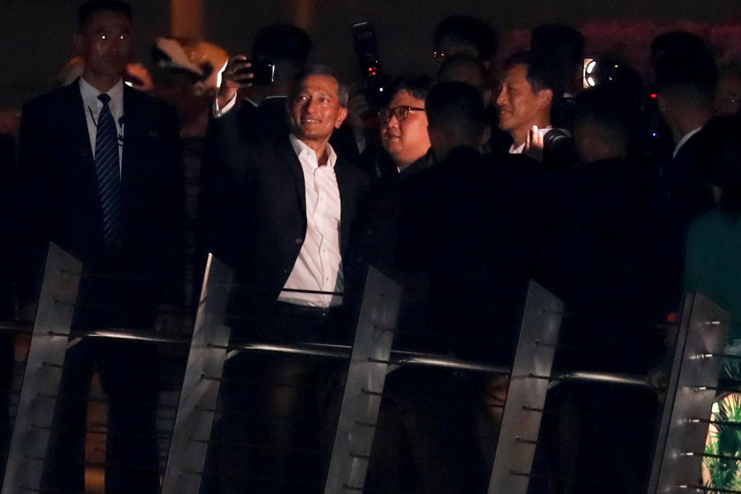 Ông Kim Jong-un dạo phố đêm Singapore - Ảnh 2.