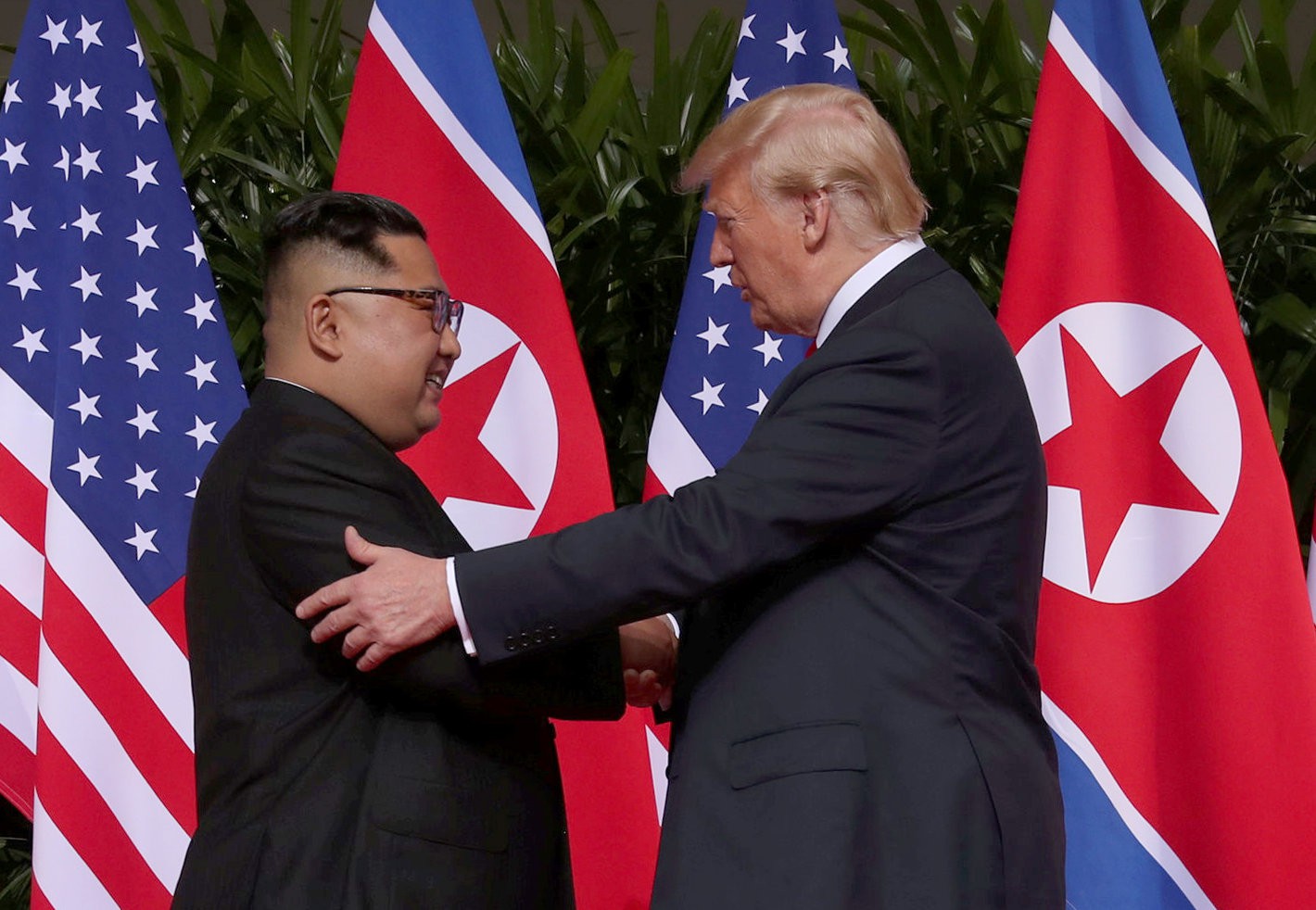 Thượng đỉnh Mỹ - Triều: Đằng sau cái bắt tay 12 giây của ông Trump - Kim - Ảnh 6.