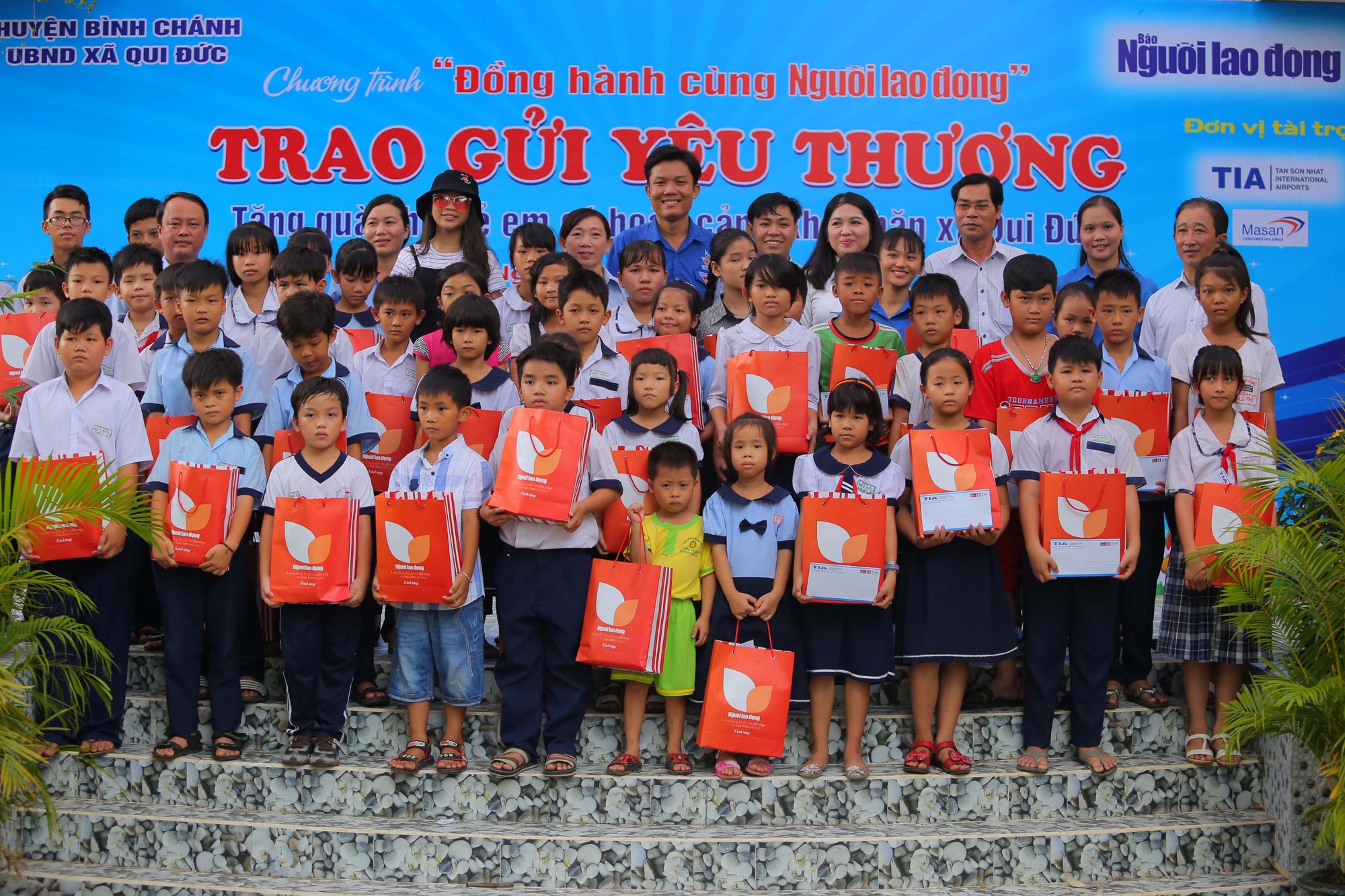 Báo Người Lao Động “Trao gửi yêu thương” đến thiếu nhi - Ảnh 7.