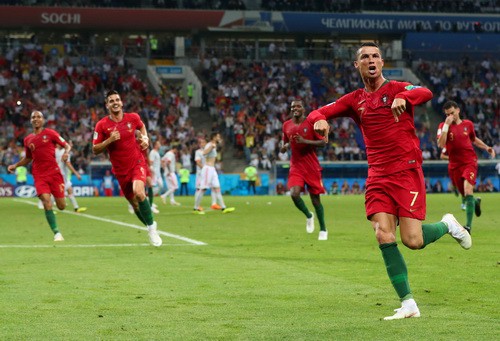 Ronaldo lập hat-trick, Bồ Đào Nha thoát thua ngoạn mục - Ảnh 7.