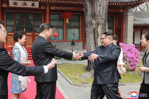 Ông Kim Jong-un qua thăm, Trung Quốc hành động khác lạ - Ảnh 4.