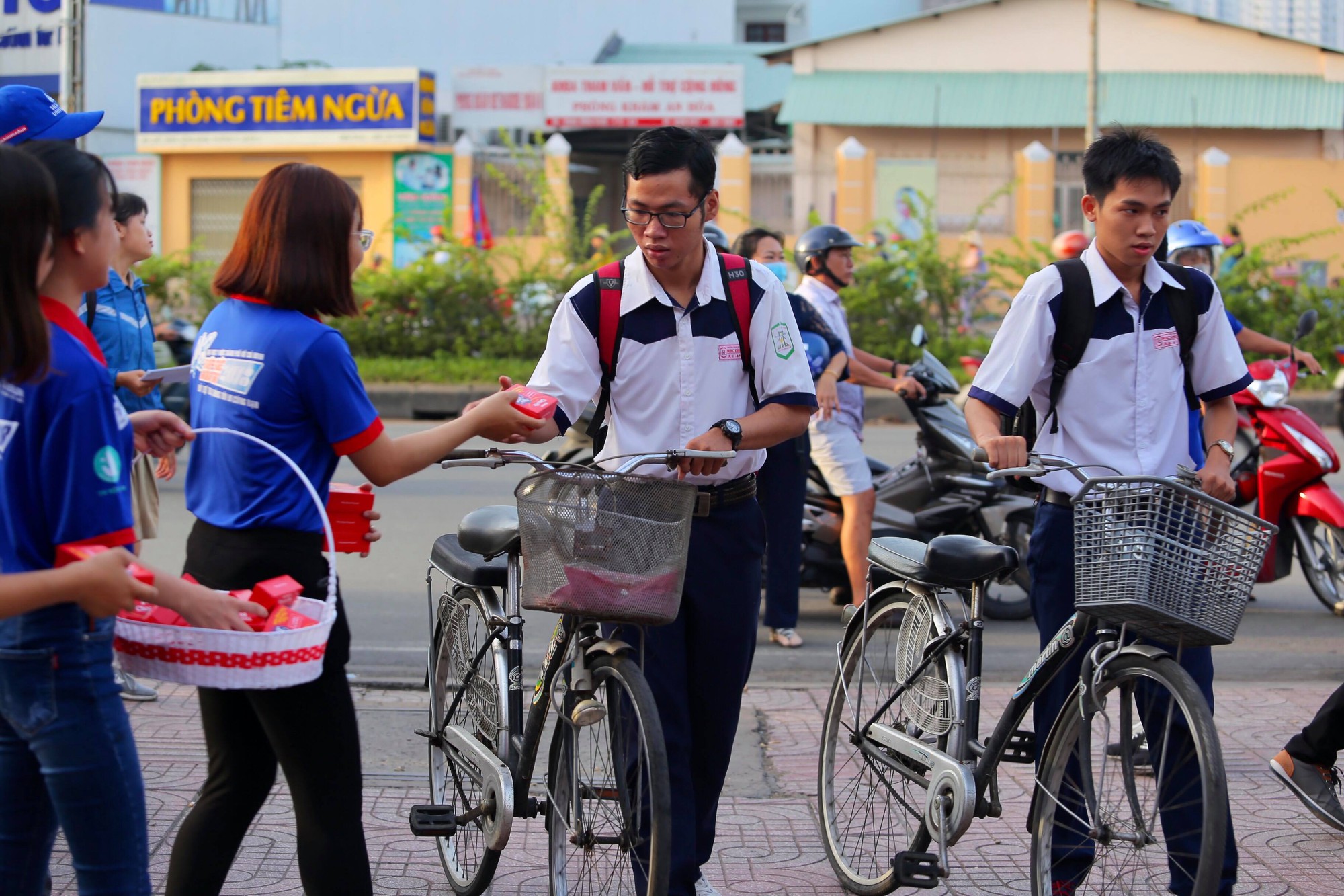 THI THPT QUỐC GIA 2018: TS thi ngữ văn, Bộ GD-ĐT lo thiết bị công nghệ cao - Ảnh 7.