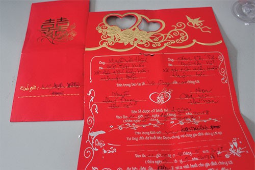 Độc chiêu lừa tiền bằng thiệp cưới ở Bình Thuận - Ảnh 1.