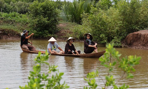 Nữ thạc sĩ bỏ phố vào rừng làm ăn với nông dân - Ảnh 1.