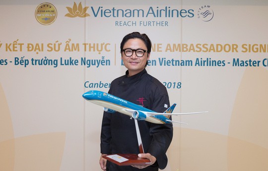 Luke Nguyễn: Mỗi món ăn trên máy bay Vietnam Airlines là một câu chuyện văn hóa - Ảnh 1.