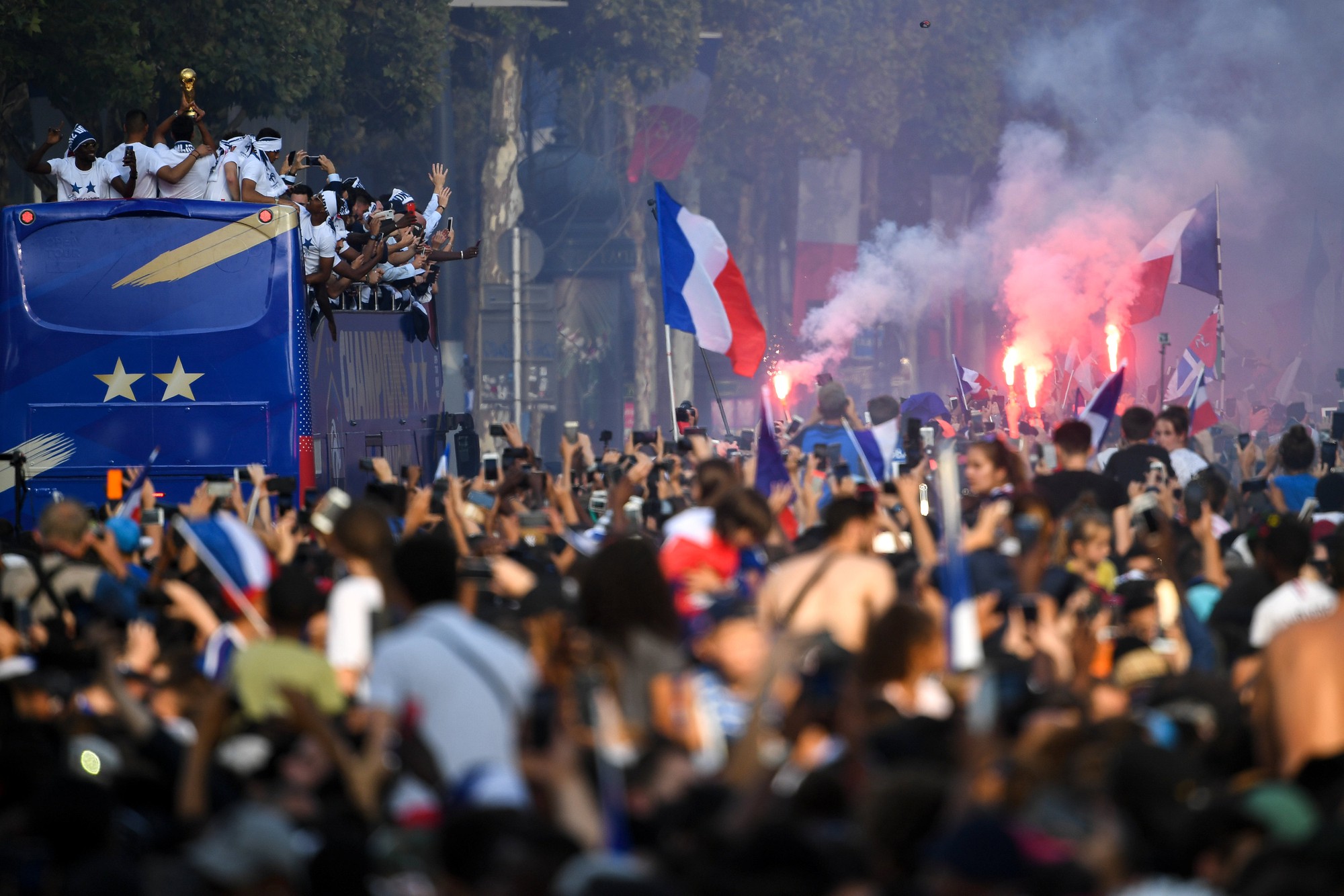 500.000 CĐV Paris xuống đường đón tuyển Pháp - Ảnh 28.