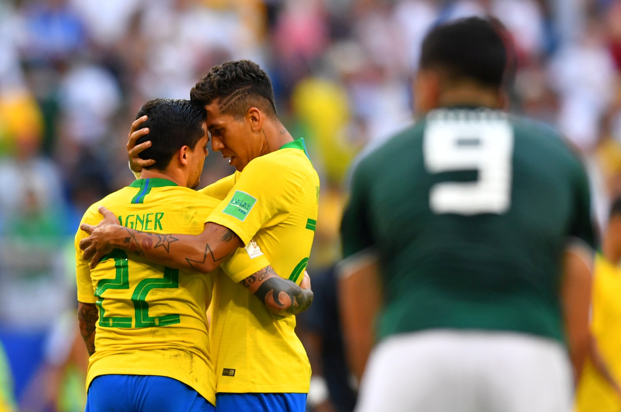 Brazil - Mexico 2-0: CĐV 2 đội đều khóc - Ảnh 11.