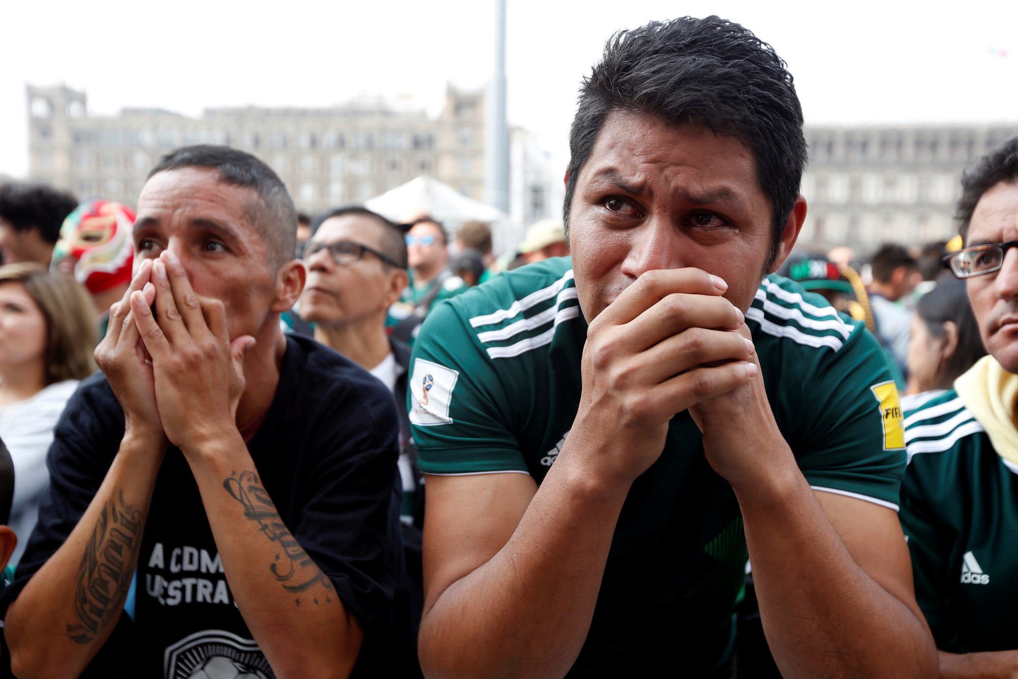 Brazil - Mexico 2-0: CĐV 2 đội đều khóc - Ảnh 7.