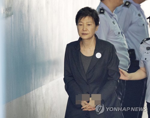 Tội chồng tội, cựu Tổng thống Park Geun-hye bị kết án thêm 8 năm tù - Ảnh 1.