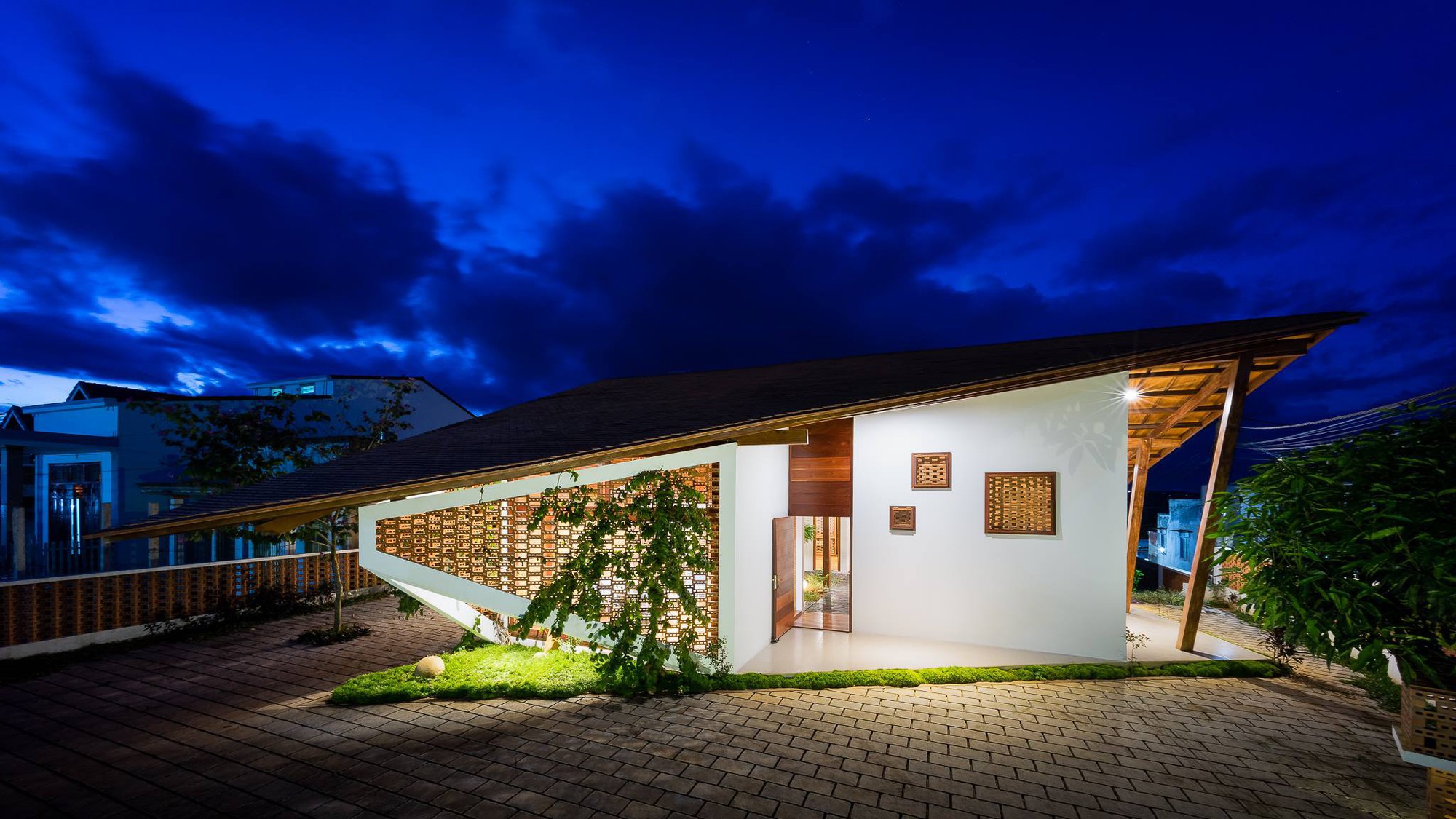 Ngôi nhà mái ngói cấp 4 đẹp như resort khiến nhiều người ước mơ - Ảnh 1. Ngôi nhà mái ngói cấp 4 đẹp như resort khiến nhiều người ước mơ - Ảnh 1.