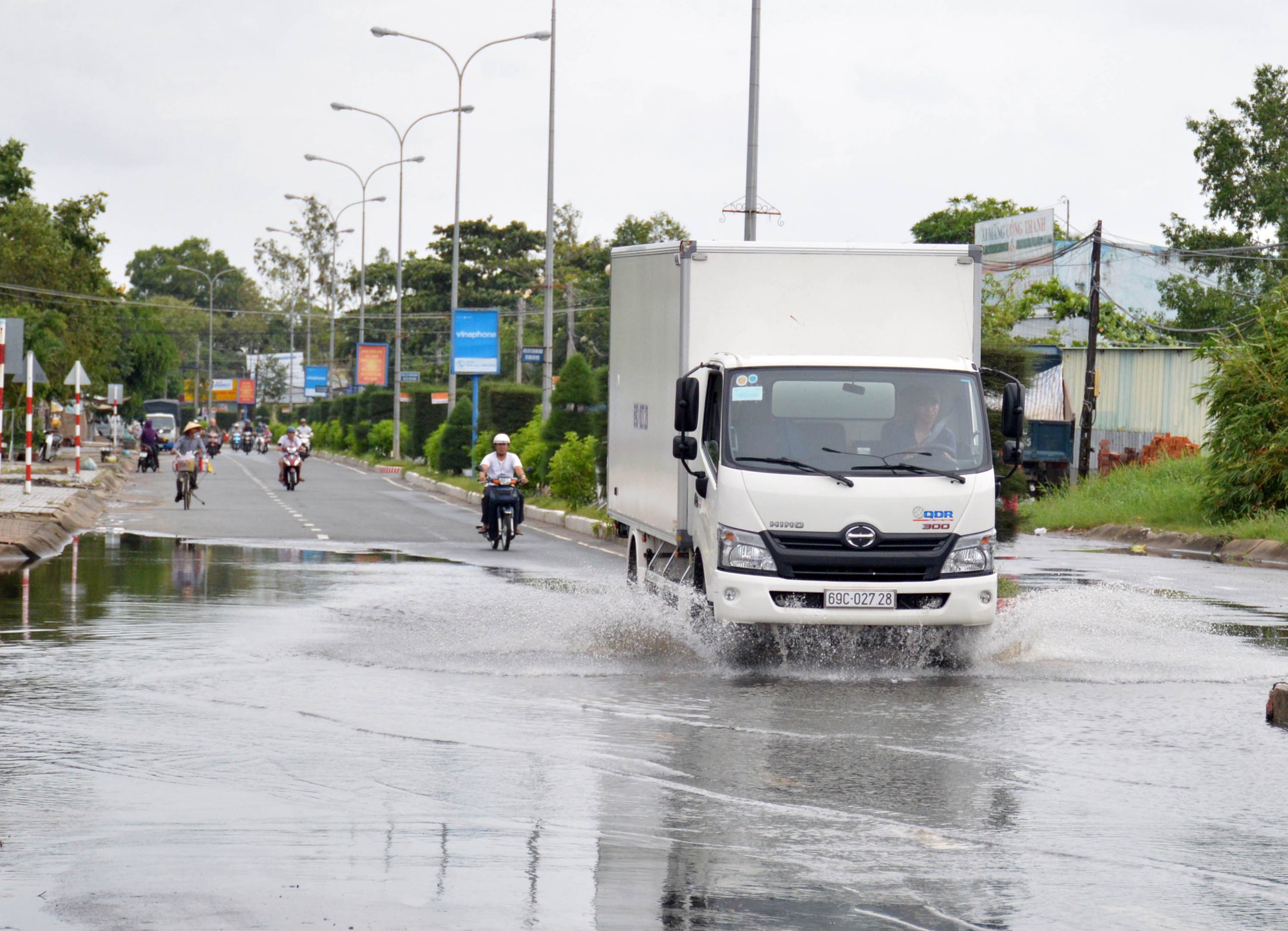 Dân TP Cà Mau kêu cứu vì đường xuống cấp nghiêm trọng - Ảnh 14.