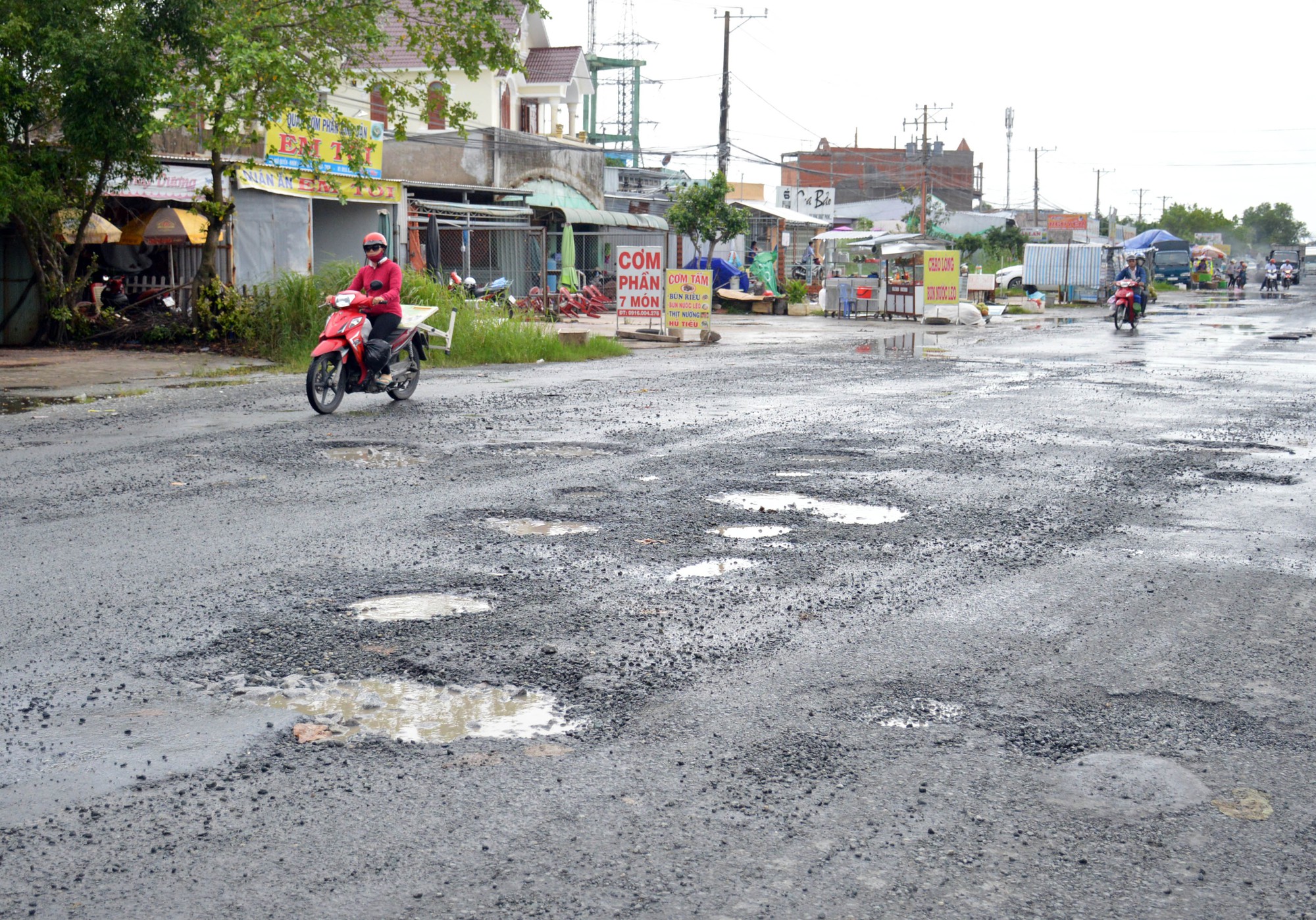 Dân TP Cà Mau kêu cứu vì đường xuống cấp nghiêm trọng - Ảnh 7.