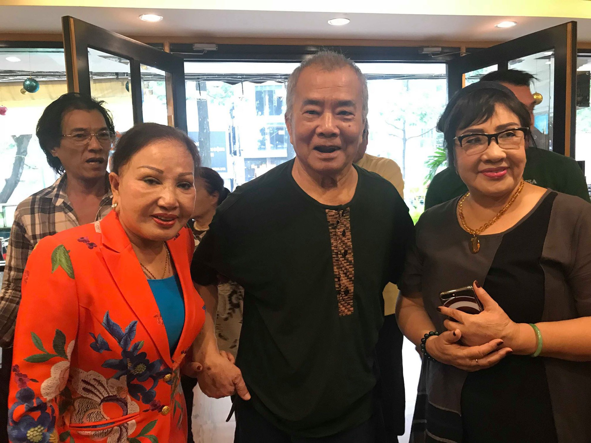 Nhuận Điền Thanh Tú nghẹn ngào hội ngộ nghệ sĩ thế hệ vàng - Ảnh 1. Nhuận Điền Thanh Tú nghẹn ngào hội ngộ nghệ sĩ thế hệ vàng - Ảnh 1.