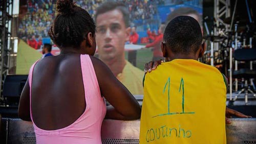 Hội bà mẹ đơn thân của tuyển Brazil - Ảnh 2.