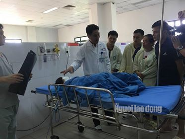 Xe rước dâu gặp nạn thảm khốc ở Quảng Nam: Nỗ lực cứu chữa 4 nạn nhân - Ảnh 1.