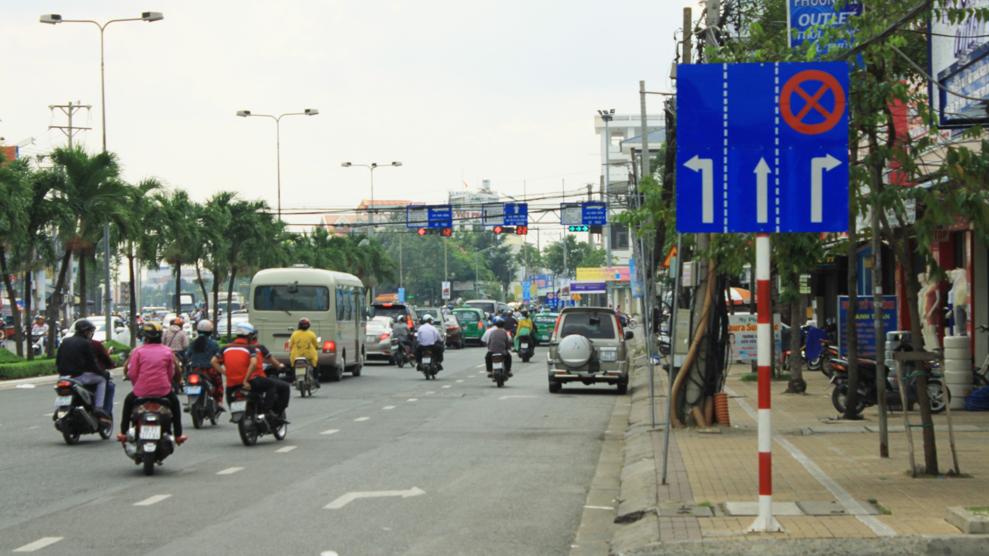 Cần Thơ: Phớt lờ biển cấm, dừng đỗ sai quy định - Ảnh 2.