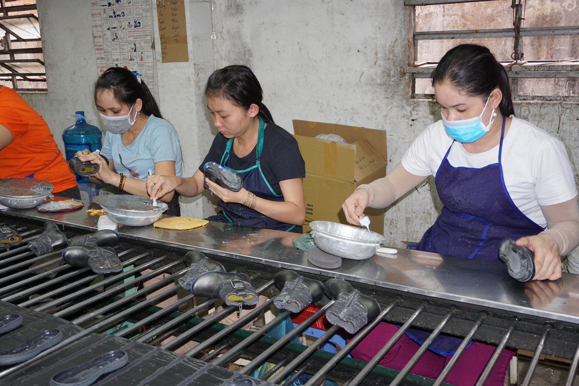 Sống bấp b&ecirc;nh với lương tối thiểu - Ảnh 1.